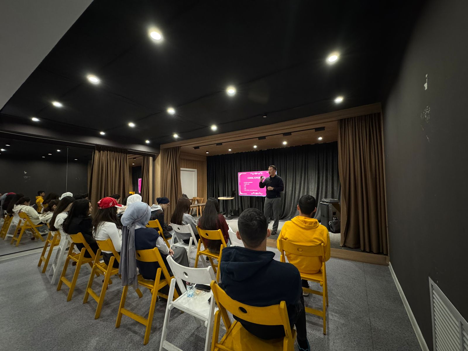 KEL KEL Academy студенттерге арналған 3 күндік даму лагерінің 3-ші күні Алатау ауданы Комьюнити орталығында өтті